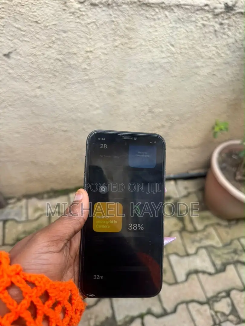 Apple iPhone 11 64 GB Black