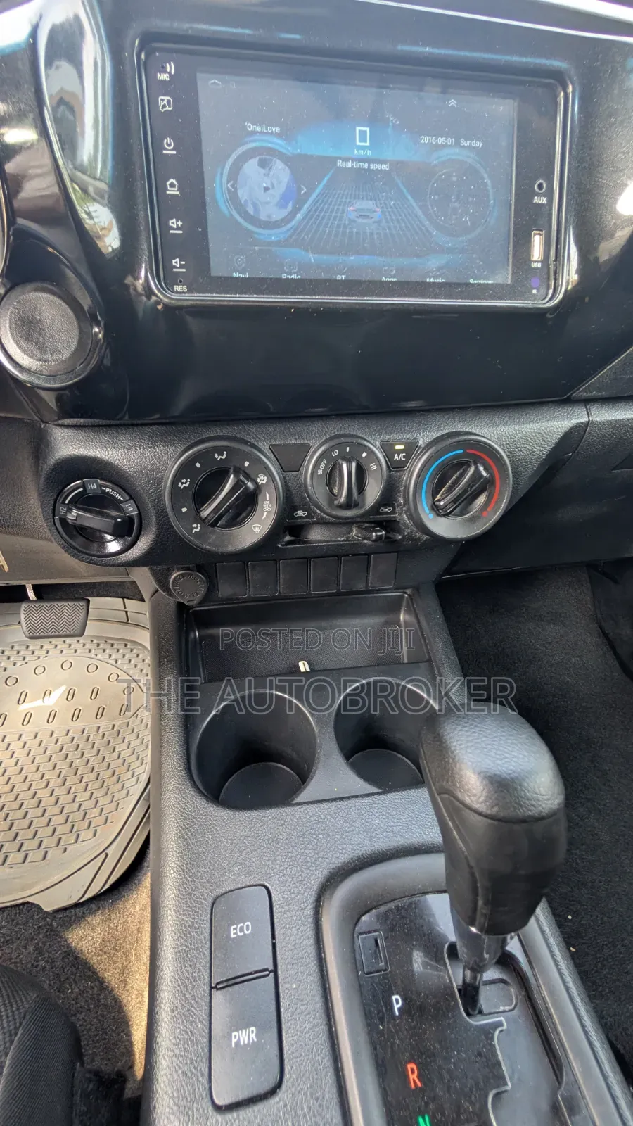 Toyota Hilux 2022 White