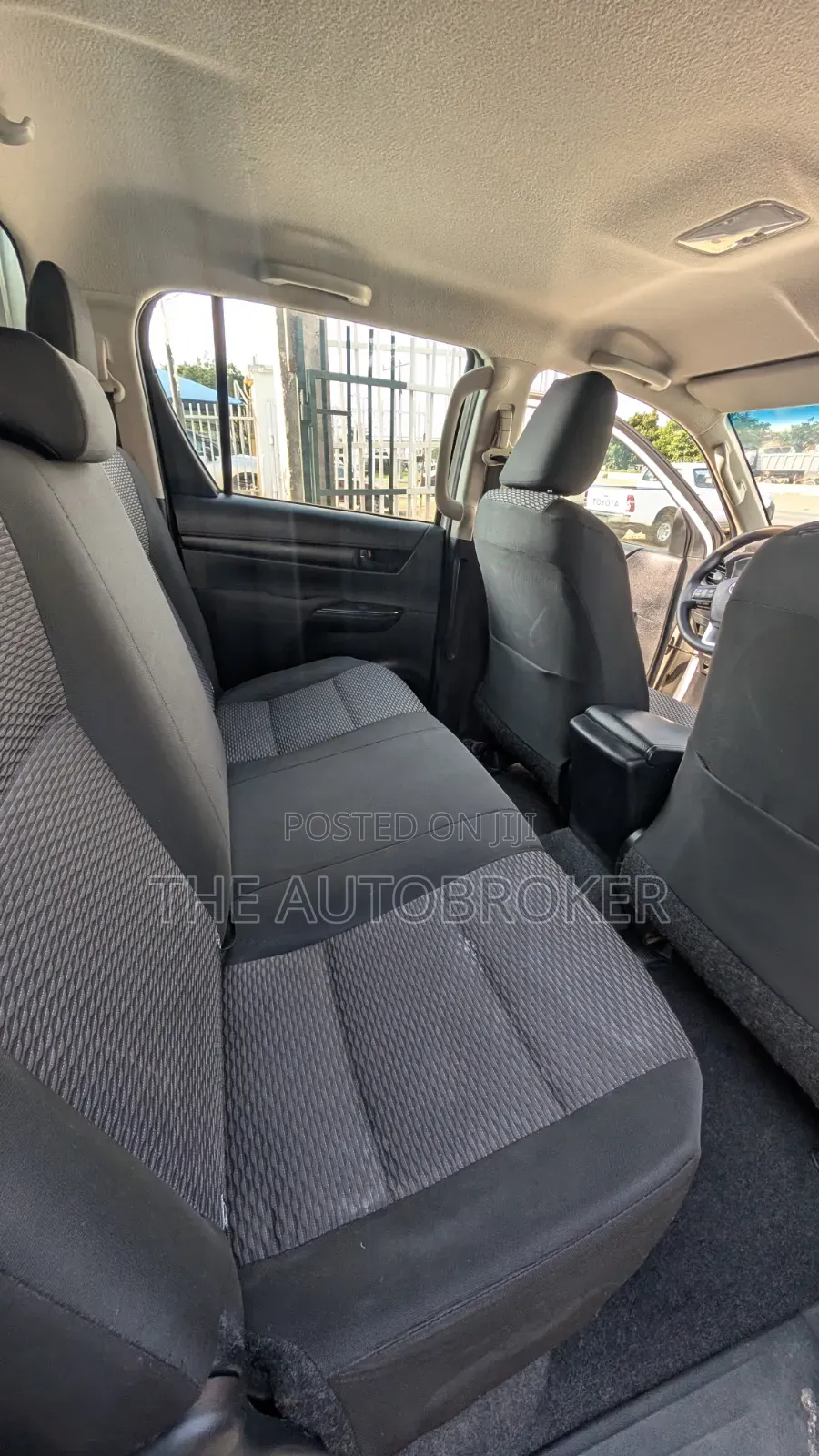 Toyota Hilux 2022 White