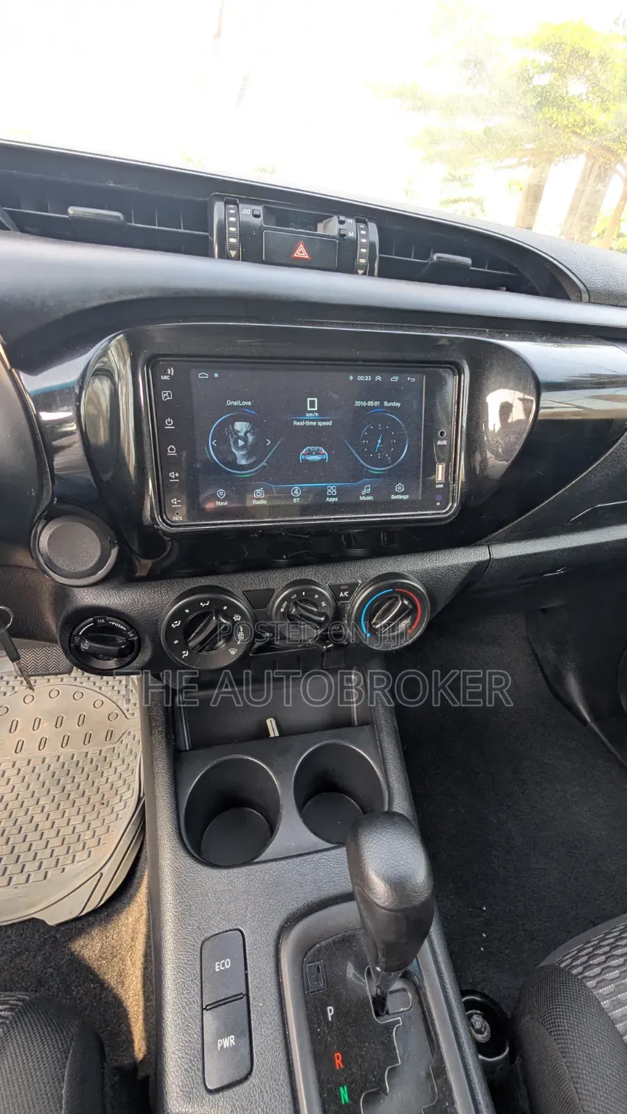 Toyota Hilux 2022 White