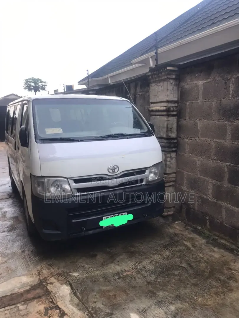 Toyota HiAce 2011 White