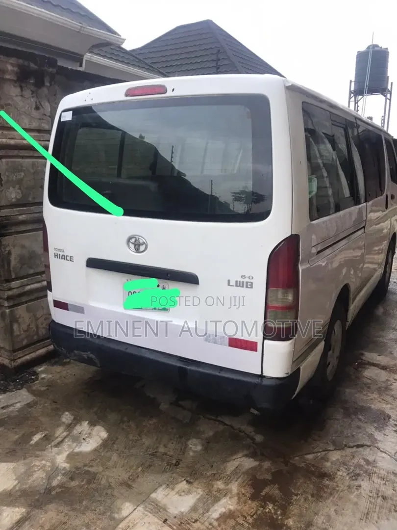 Toyota HiAce 2011 White