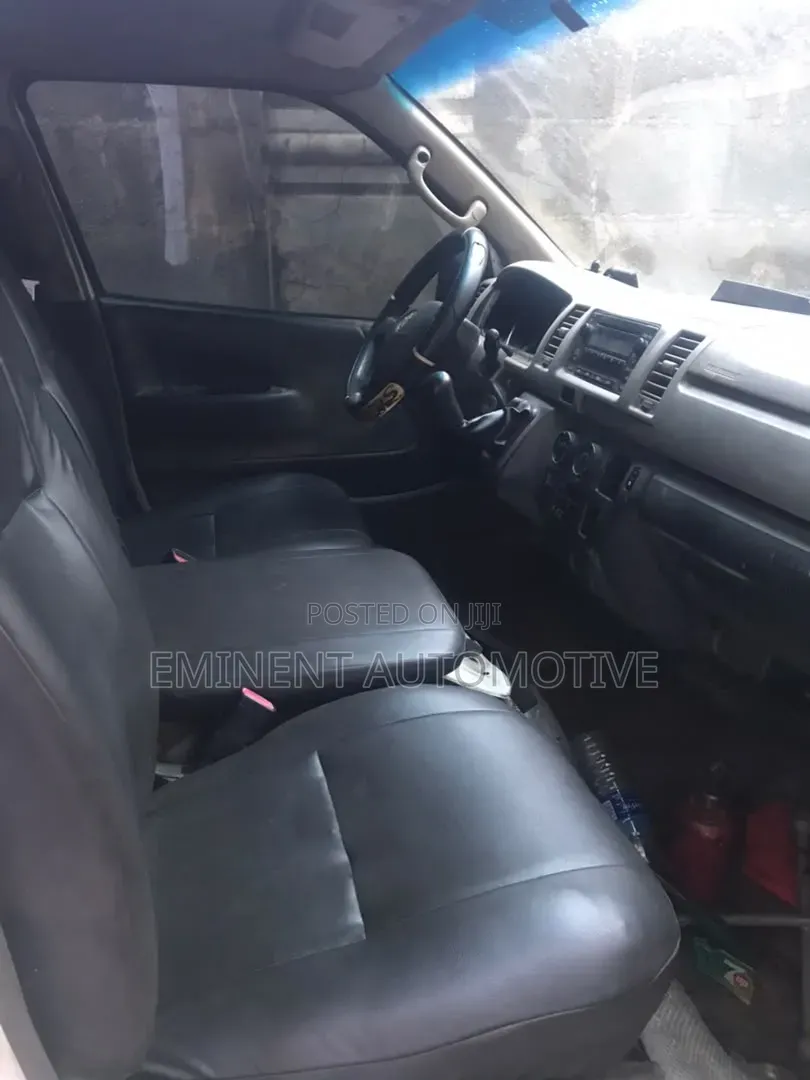 Toyota HiAce 2011 White