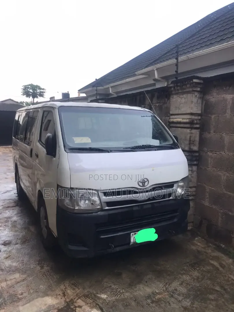 Toyota HiAce 2011 White