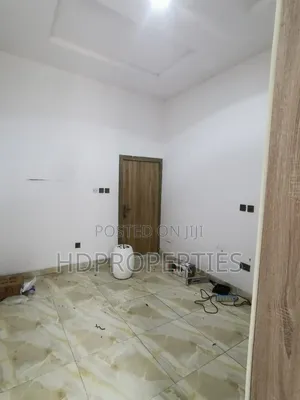 1bdrm Shared Apartment in Harris Drive, Lagos Island / Lagos Island