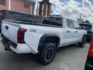 Toyota Tacoma TRD Off-Road Double Cab 4WD 5.0 ft. SB (Automatic) 2025