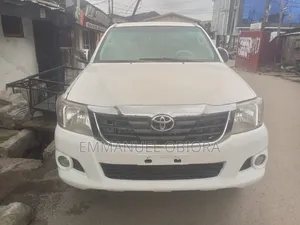 Toyota Hilux SR5 4x4 2013 White