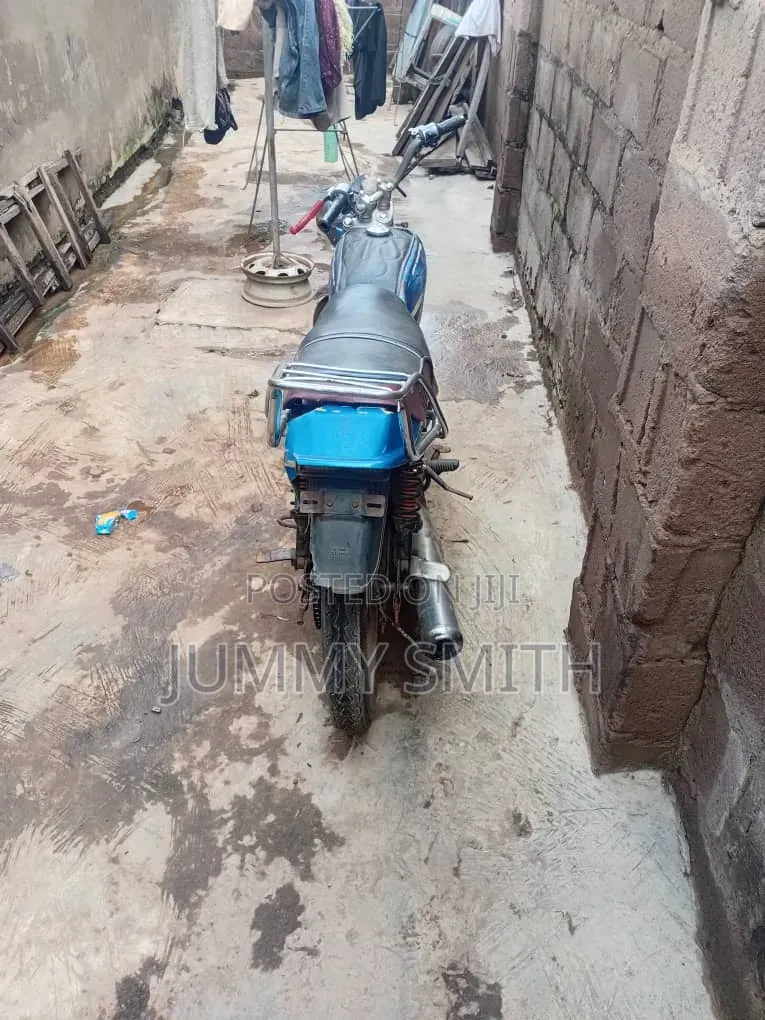 Suzuki AX4 2010 Blue