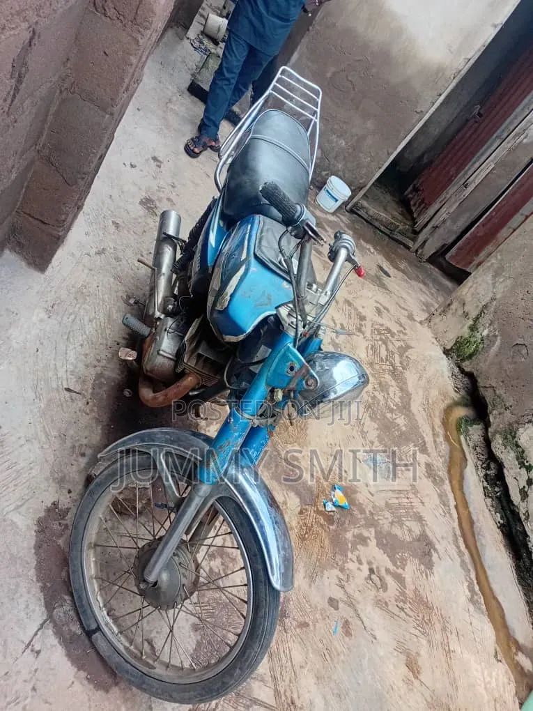 Suzuki AX4 2010 Blue