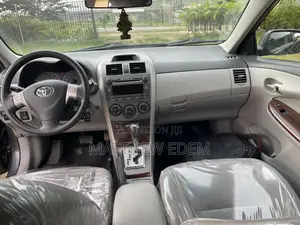 Toyota Corolla L 4dr Sedan (1.8L 4cyl 5M) 2012 Gray