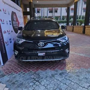 Toyota RAV4 XLE 4dr SUV AWD (2.5L 4cyl 6A) 2018 Black