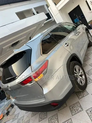 Toyota Highlander XLE V6 4x4 (3.5L 6cyl 6A) 2016 Gray