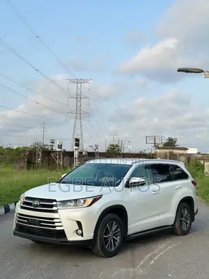 Toyota Highlander XLE 4x4 V6 (3.5L 6cyl 8A) 2017 White