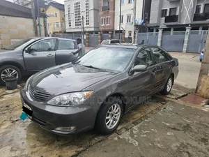 Toyota Camry LE 4dr Sedan (2.4L 4cyl 4A) 2004 Gray