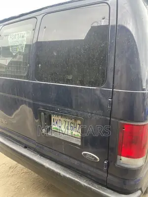 Ford E250 2001 Blue