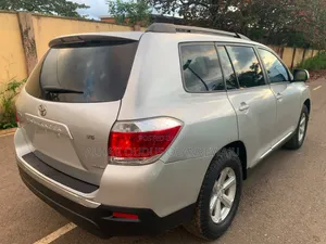 Toyota Highlander Limited 3.5l 4WD 2013 Silver