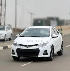 Toyota Corolla S 4dr Sedan (1.8L 4cyl CVT) 2014 White
