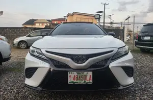 Toyota Camry XSE (2.5L 4cyl 8A) 2019 White