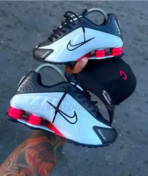 Nike Shox R4 Sneakers