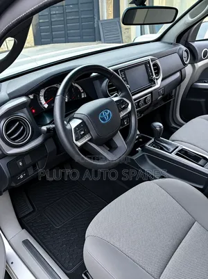 2022 Tacoma Dashboard, Centre Console & Steering Wheel Fairly Used