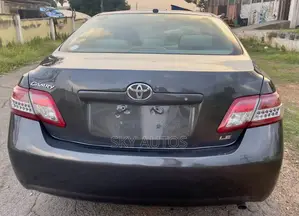 Toyota Camry LE 4dr Sedan (2.5L 4cyl 6A) 2011 Gray