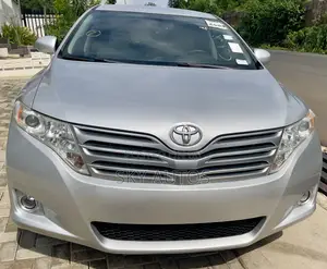 Toyota Venza XLE 2010 Silver