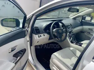 Toyota Venza XLE 2010 Silver