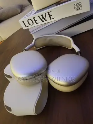 Used Original Apple AirPods Max USB-C – Very Clean, 100% Working
