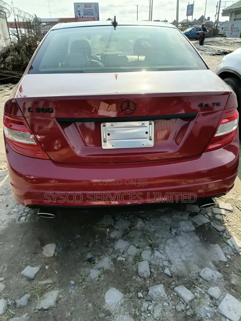 Mercedes-Benz C300 2009 Red