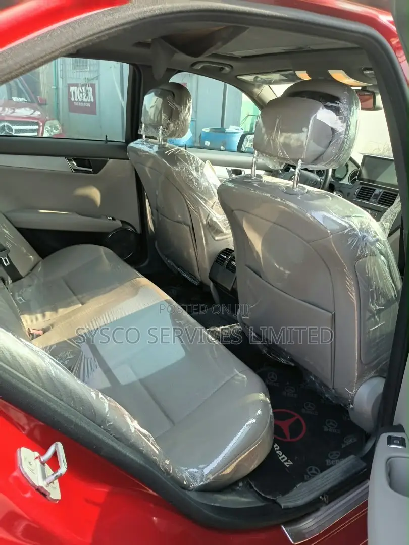 Mercedes-Benz C300 2009 Red