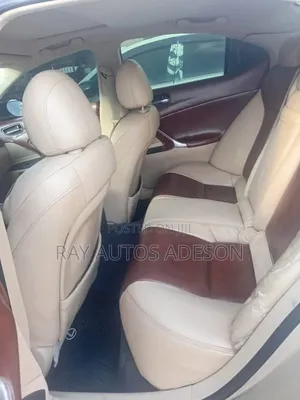 Lexus IS 2010