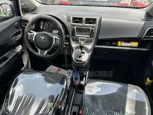Toyota Verso 1.6 2013 Blue