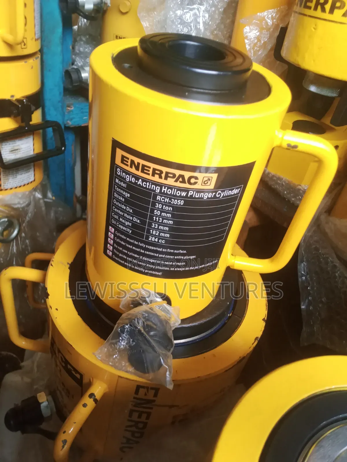 ENERPAC 30 Tons Hollow Jack