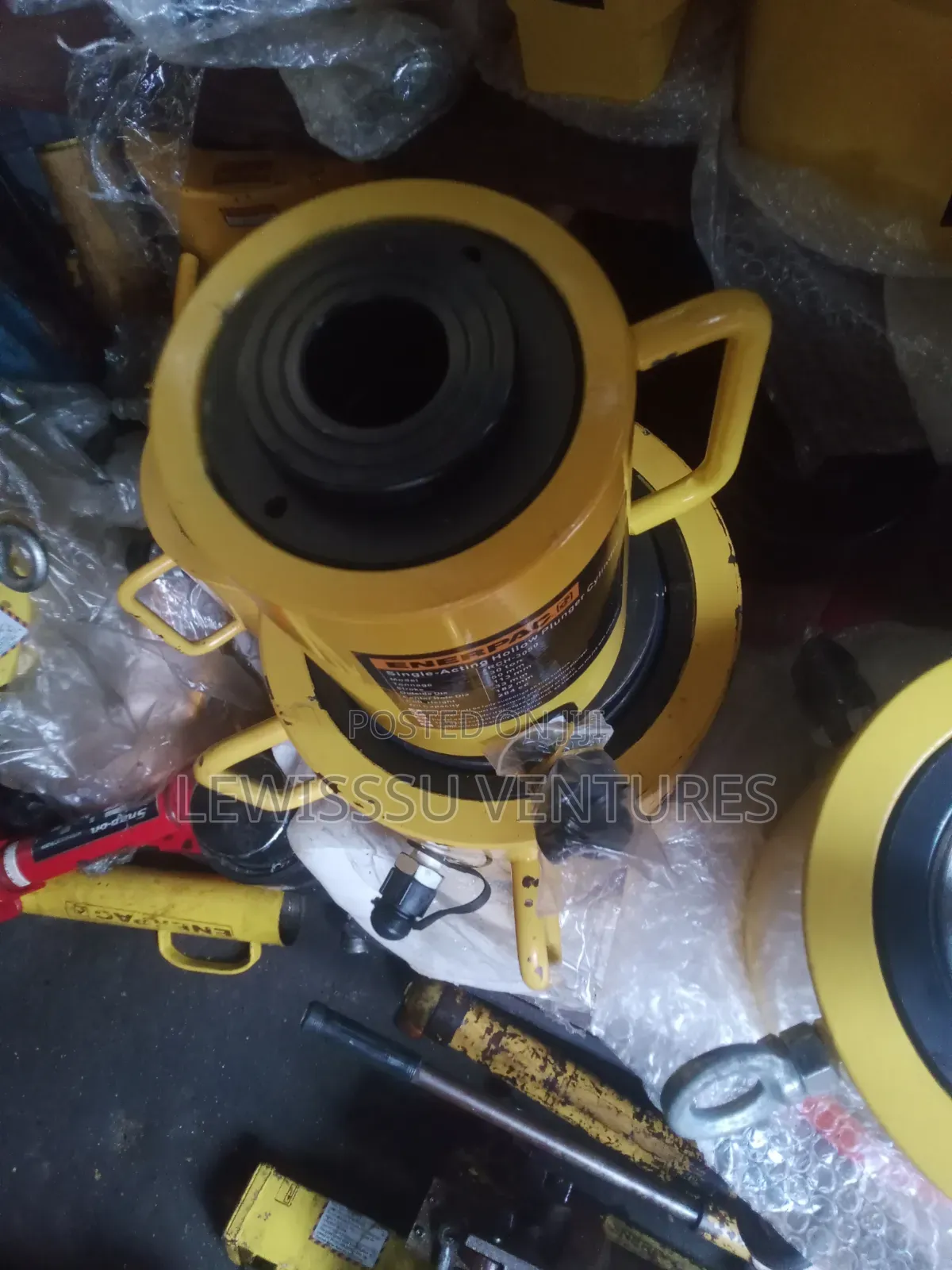 ENERPAC 30 Tons Hollow Jack