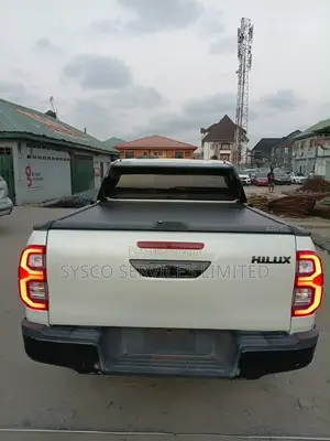 Toyota Hilux Revo Double Cab Petrol 2.7 RWD 2020 White