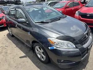 Toyota Matrix L Hatchback FWD (1.8L 4cyl 5M) 2012 Gray