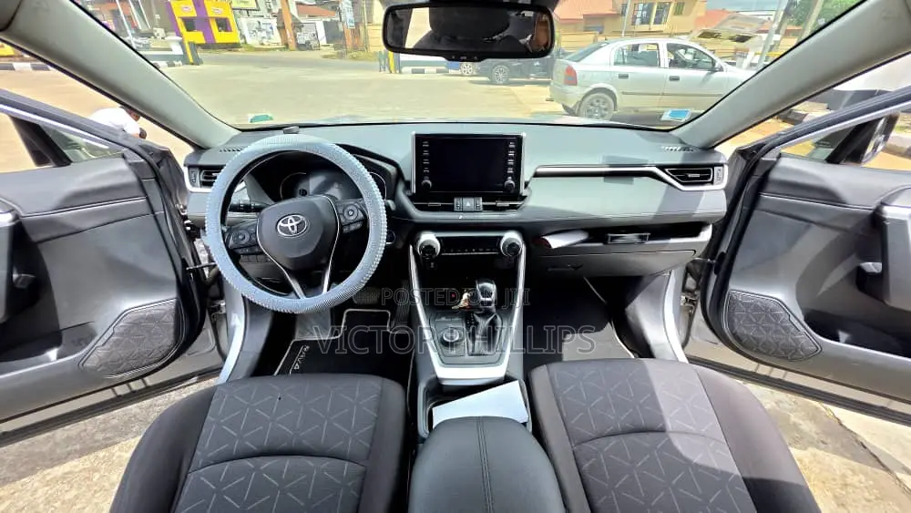 Toyota RAV4 2021 Gray