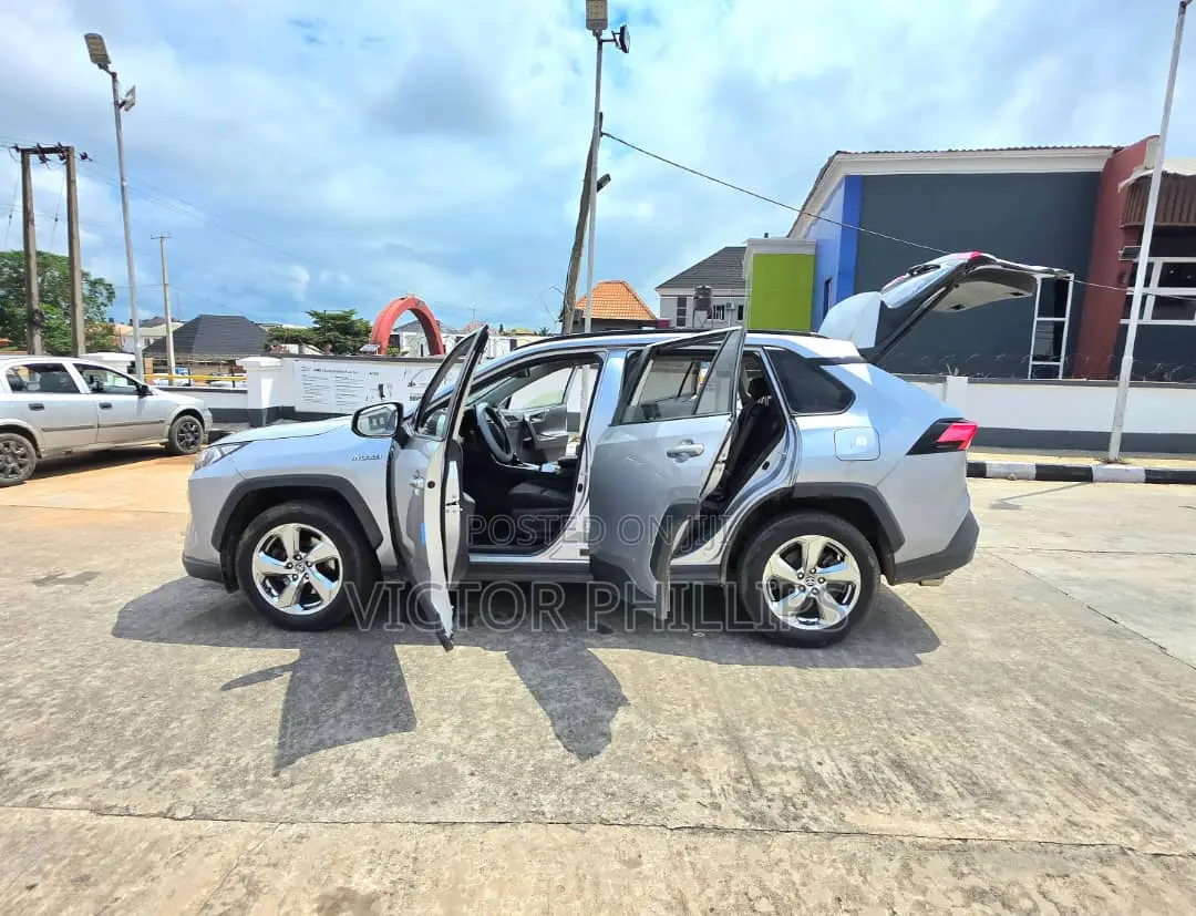 Toyota RAV4 2021 Gray