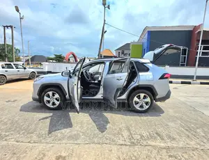 Toyota RAV4 2021 Gray