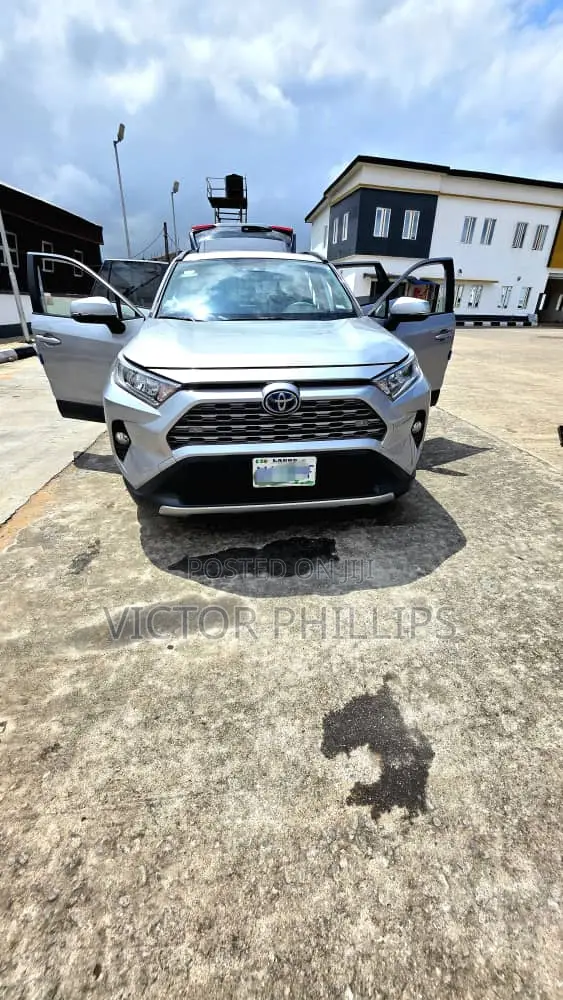 Toyota RAV4 2021 Gray