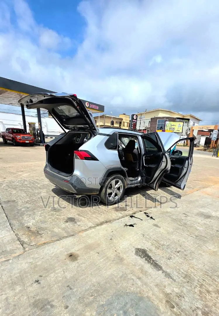 Toyota RAV4 2021 Gray