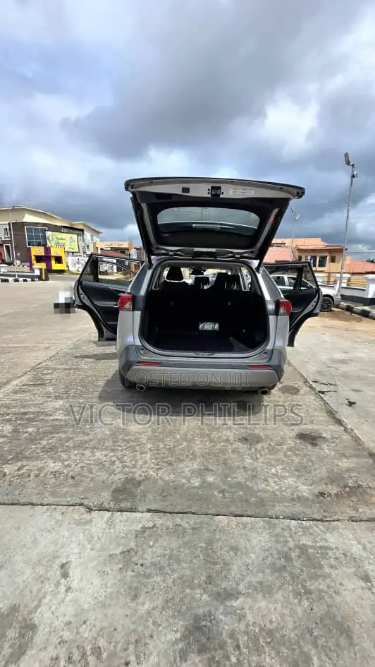 Toyota RAV4 2021 Gray