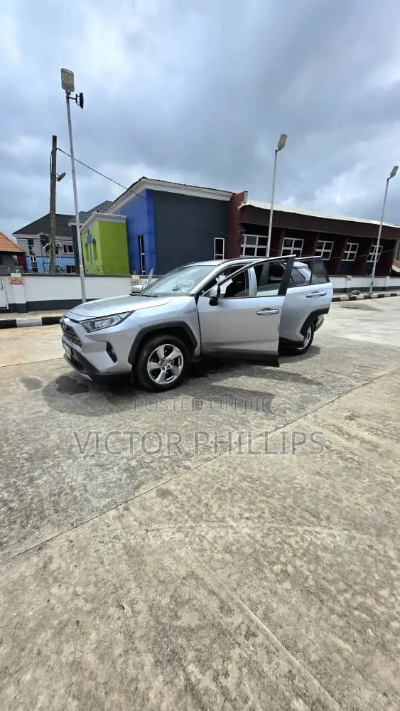 Toyota RAV4 2021 Gray