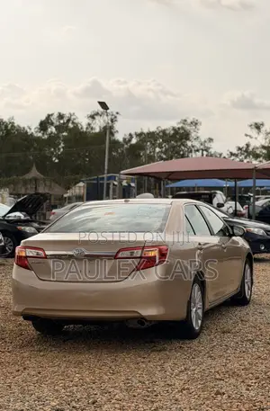 Toyota Camry XLE 4dr Sedan w/Prod. End 11/13 (2.5L 4cyl 6A) 2014 Gold