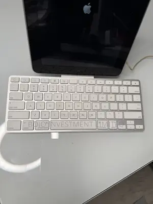 Apple iPad Keyboard Dock