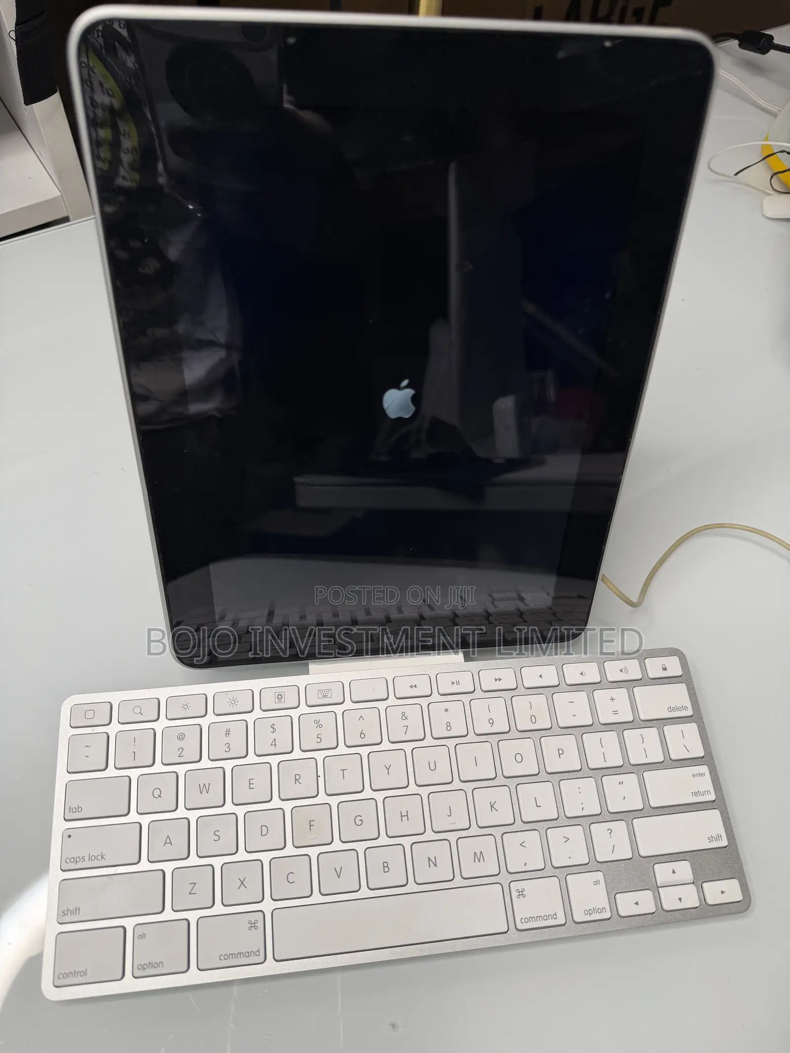 Apple iPad Keyboard Dock