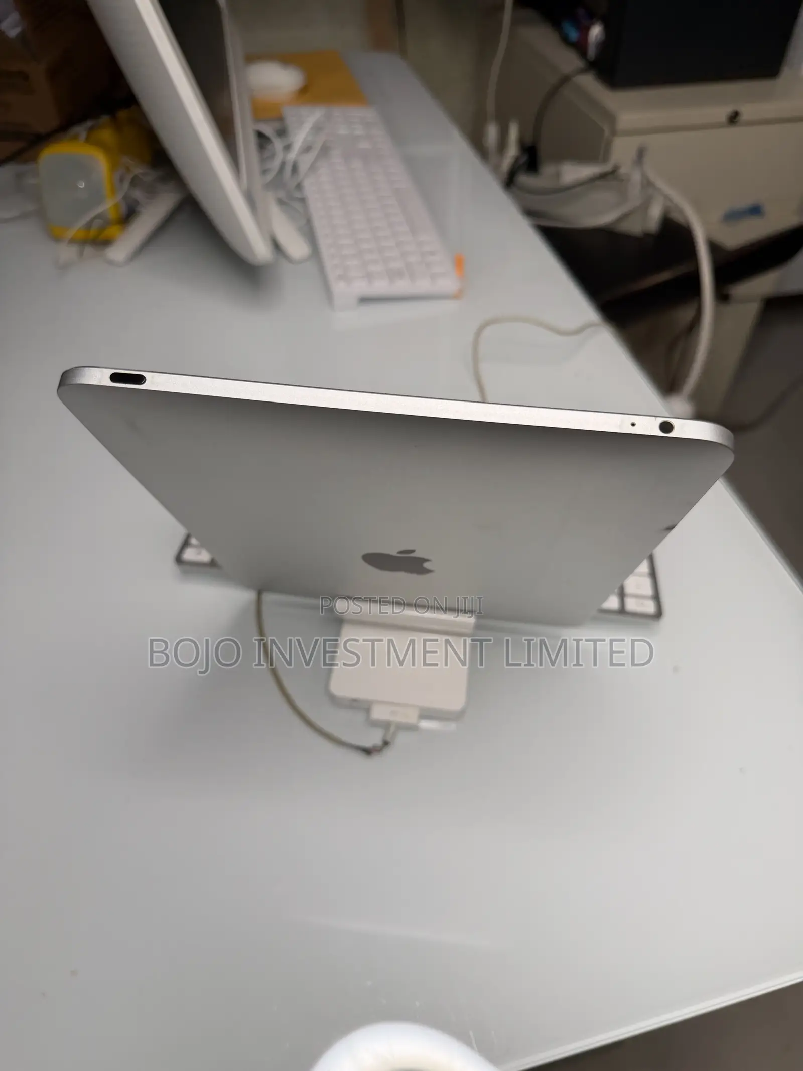Apple iPad Keyboard Dock