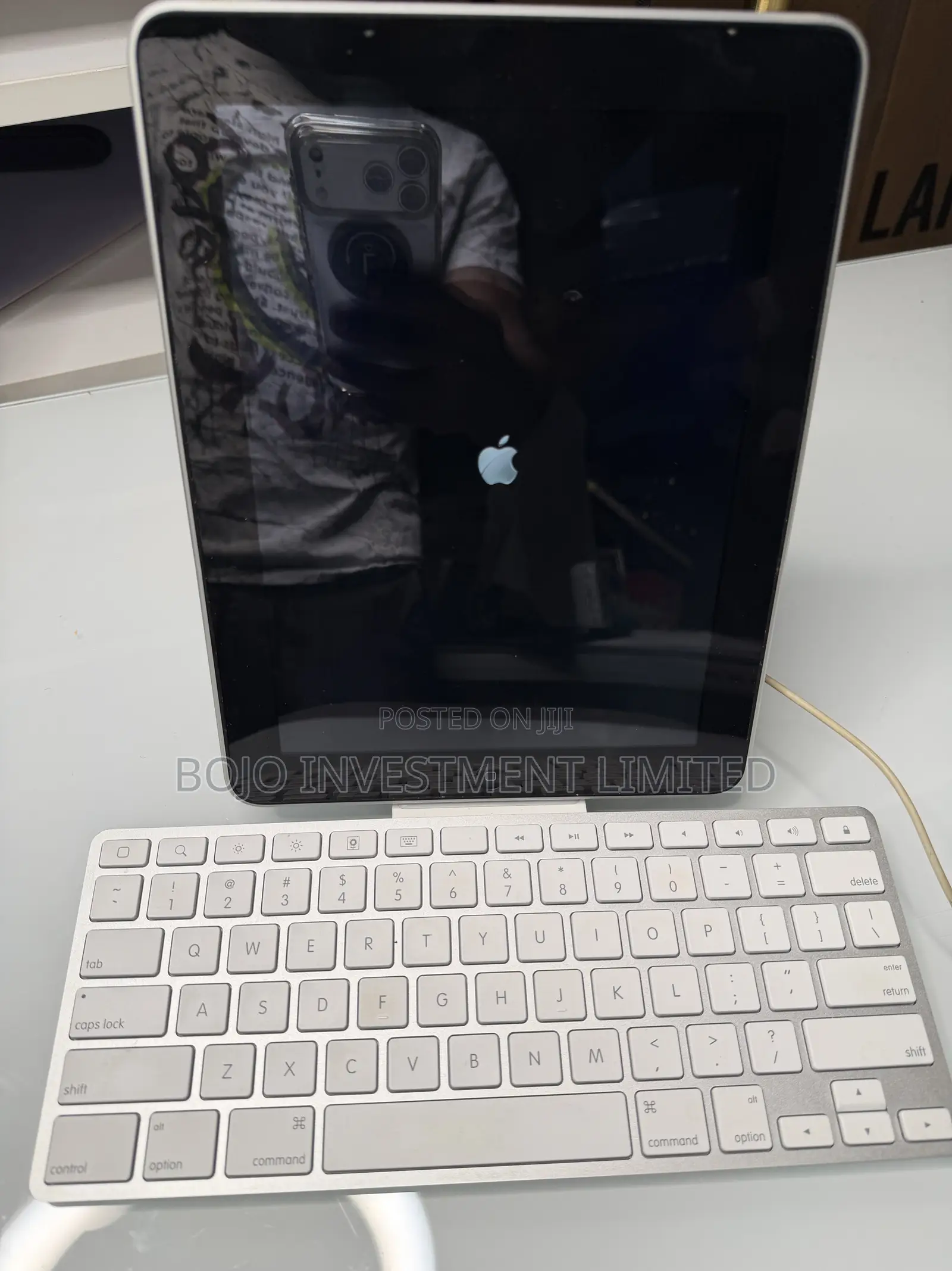 Apple iPad Keyboard Dock