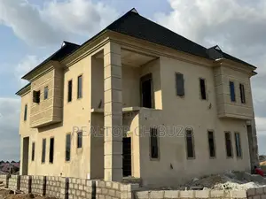 4bdrm Duplex in Along Von Lugbe for sale