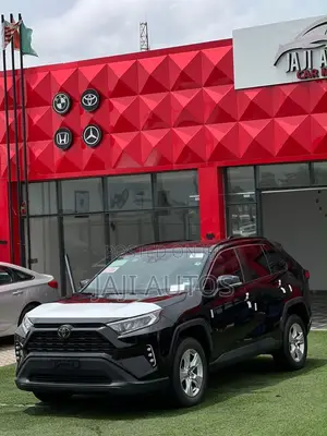 Toyota RAV4 XLE 2021 Black